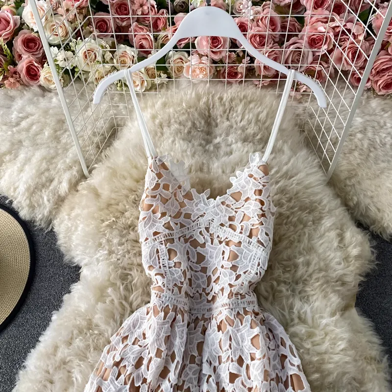 Women's hollow lace dress