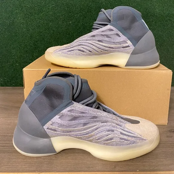 Yeezy QNTM ‘Mono Carbon’ Size 7.5