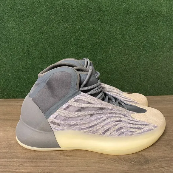 Yeezy QNTM ‘Mono Carbon’ Size 7.5