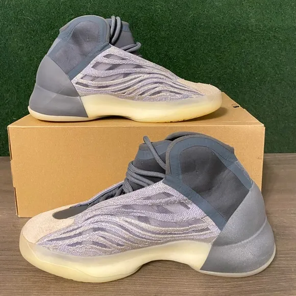 Yeezy QNTM ‘Mono Carbon’ Size 7.5