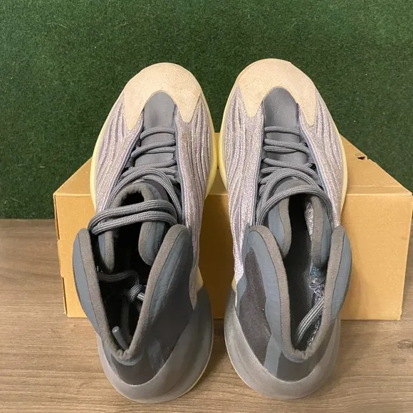 Yeezy QNTM ‘Mono Carbon’ Size 7.5