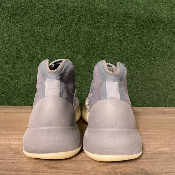 Yeezy QNTM ‘Mono Carbon’ Size 7.5