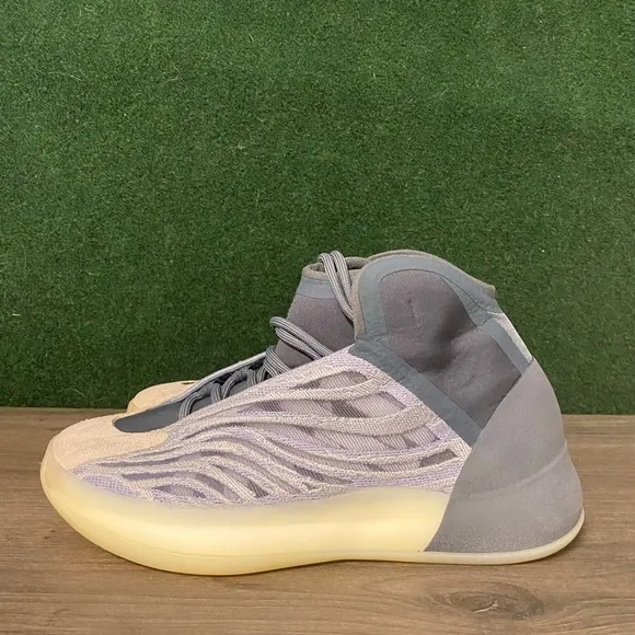 Yeezy QNTM ‘Mono Carbon’ Size 7.5